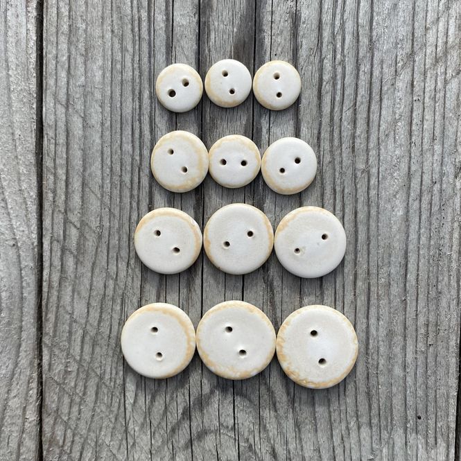 Hovedbilde Knapper av porselen kremhvit
