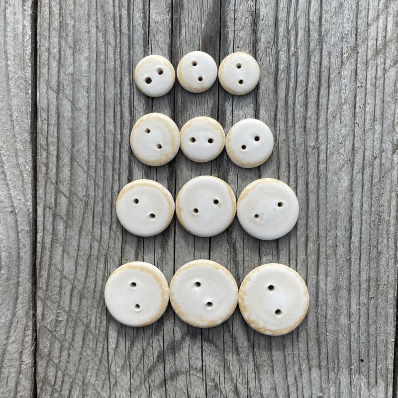 Knapper av porselen kremhvit