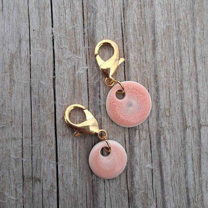 Hovedbilde Maskemarkør av porselen rosa og grå med ...